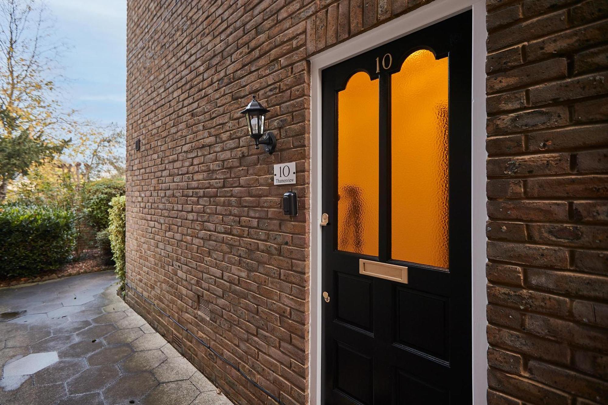 Host & Stay - Thamesview Staines-upon-Thames Exterior foto